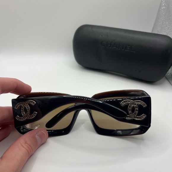 MOTHER OF PEARL CHANEL SUNGLASSES - Picture 5 of 8
